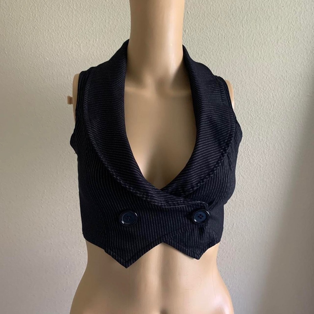 black pinstripe vest🖤